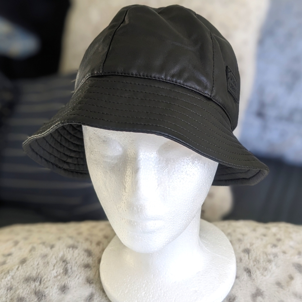 Maison Kitsuné Paris Bucket Vegan Leather Hat Black Size Small